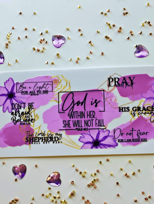Trendy glass with quote 